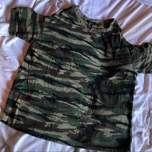 🧚‍♂️FOREVER 21 Studded Collar Cold Shoulder Camo